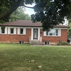 Cozy 3 Bungalow In Midtown Guest house Toronto