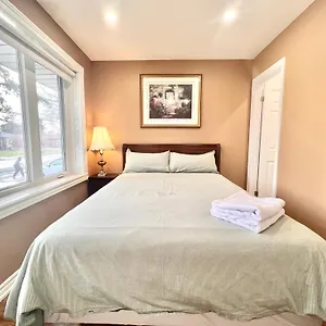 https://newly-renovated-detached-house.hotelstorontoontario.org